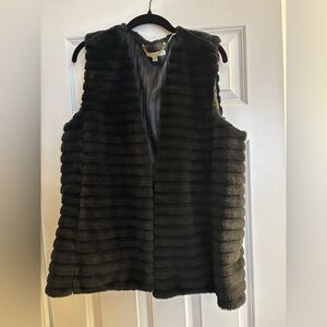 Draper James Black Faux Fur Vest